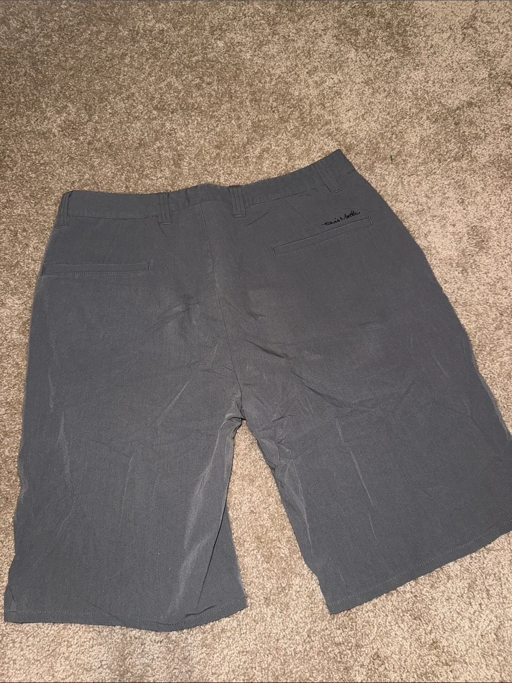 Travis Mathew Charcoal Flat Front Men's Shorts - size 32. B15
